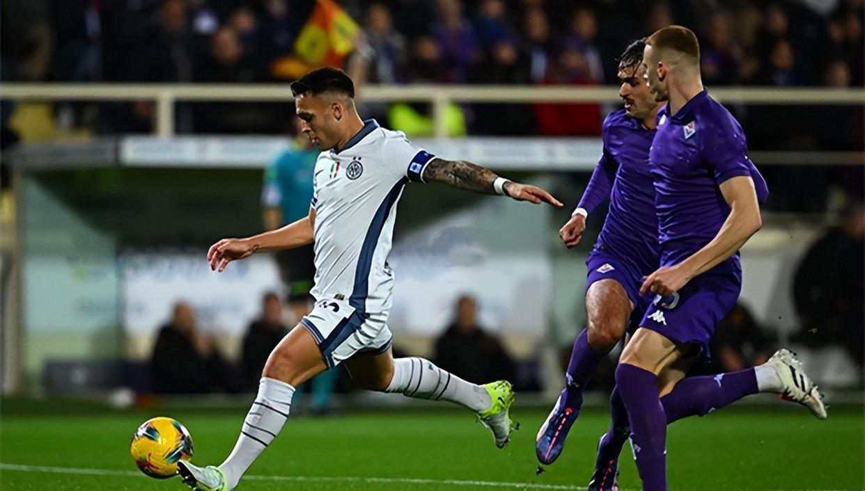 包含皇家社会外援表现不佳，球队士气受挫的词条